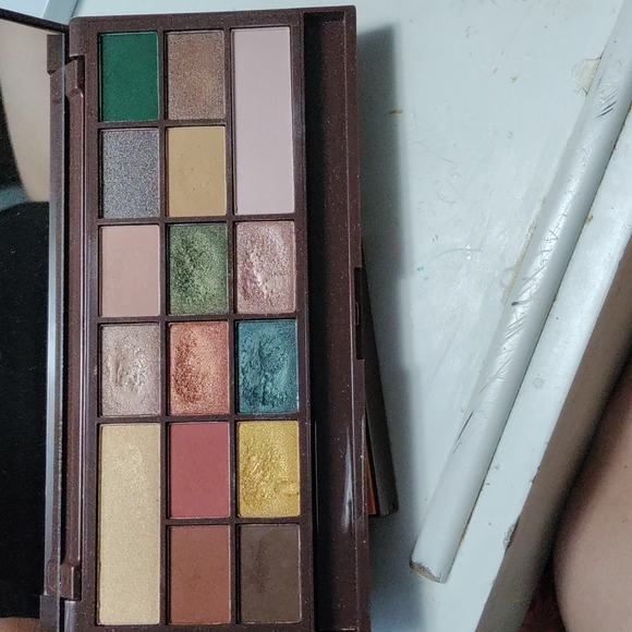 2 of 5 heart revolution chocolate bar collection - Picture 3 of 6